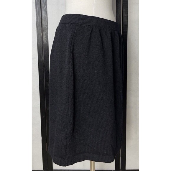 ST. JOHN ELASTIC WAIST KNIT BLACK KNEE LENGHT PULL ON SKIRT. Size: 8 - Picture 3 of 6